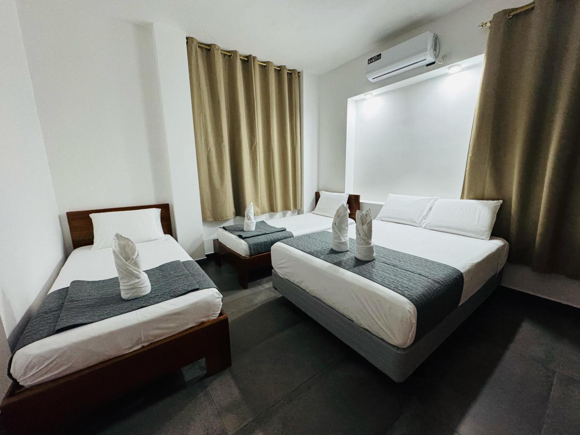 Suite Golden Beach Puerto Villamil Exterior photo